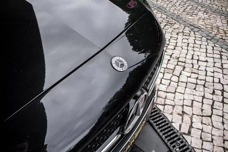 Usado Mercedes C300e AMG line 313 HP (230 kW) 2023 Preto Carrinha