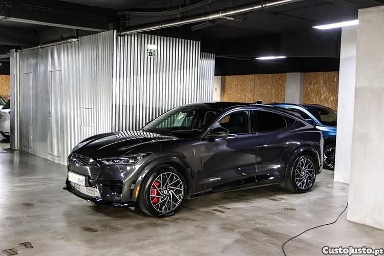 Branco Usado 2022 Ford Mustang Mach-E GT SUV | € 39.990 - Imagem 1/1