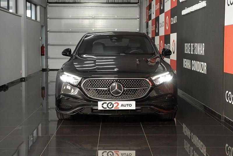 Usado Mercedes E300 313 HP (230 kW) 2025 Cinza Carrinha