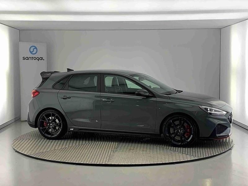 Cinzento Usado 2022 Hyundai i30 | € 42.490 - Imagem 1/4