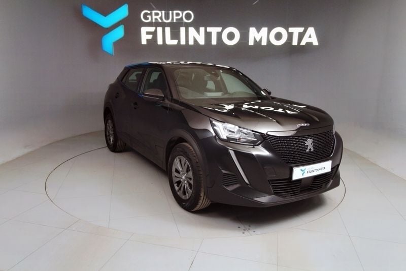 Usado Peugeot 2008 Active 102 HP (75 kW) 2023 Preto SUV