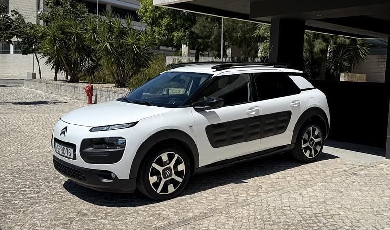Branco Usado 2016 Citroën C4 PureTech | € 9.900 (Preço justo) - Imagem 1/4