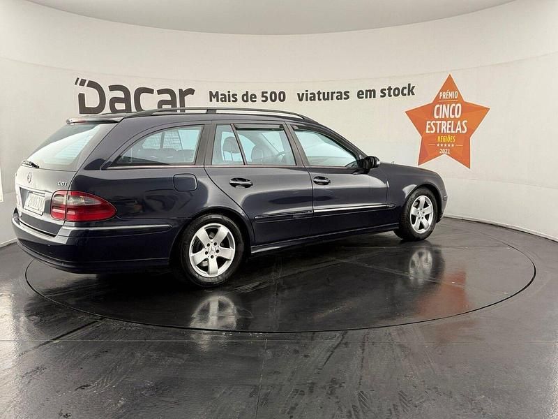 Usado Mercedes E220 Elegance 150 HP (110 kW) 2004 Azul Carrinha