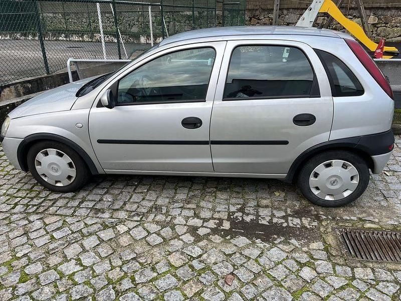 Usado 2002 Opel Corsa Sedan | € 1.700 (Preço justo) - Imagem 1/4