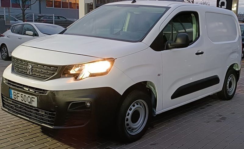 Branco Usado 2020 Peugeot Partner Monovolume | € 13.599 (Bom preço) - Imagem 1/4