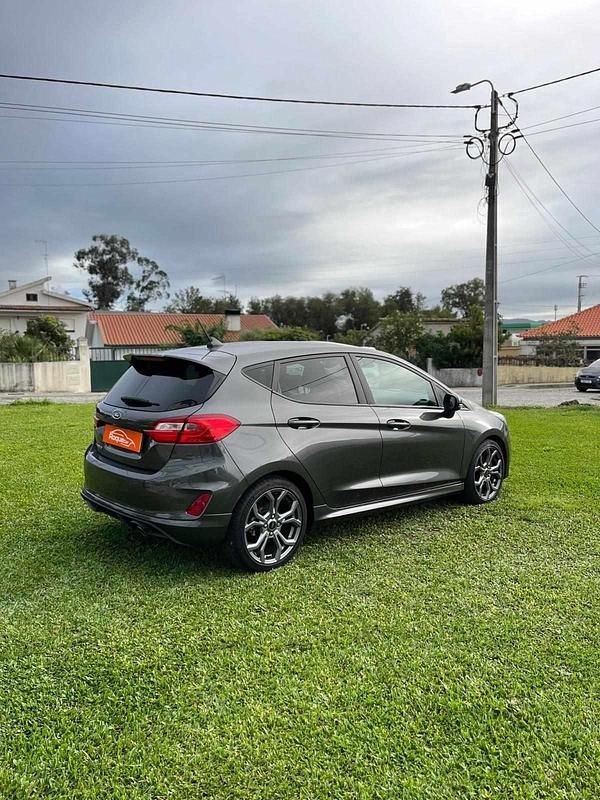 Usado Ford Fiesta ST-Line 100 HP (73 kW) 2018 Cinzento Citadino