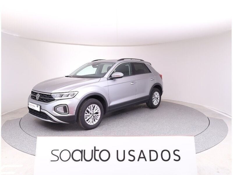 Cinzento claro metalizado Usado 2023 VW T-Roc Life SUV | € 23.190 (Preço justo) - Imagem 1/4