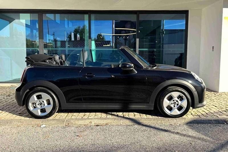 Usado Mini Cooper Cabriolet Classic 163 HP (119 kW) 2025 Preto Cabrios