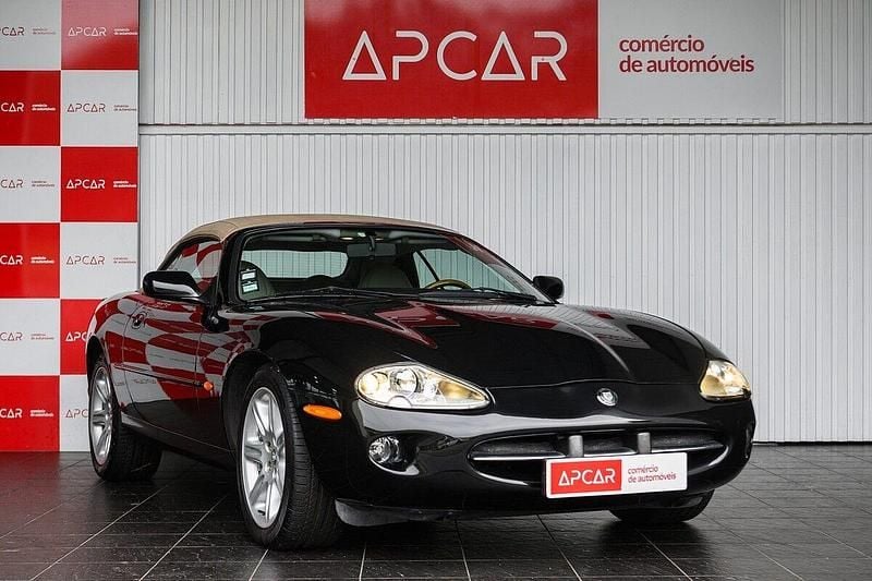 Preto Usado 1996 Jaguar XK8 Cabrios | € 33.500 - Imagem 1/4