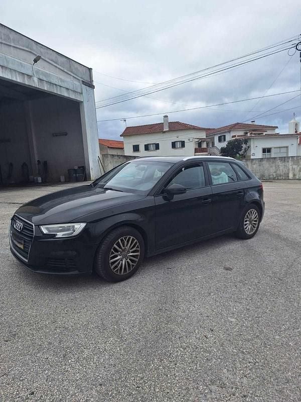 Usado Audi A3 110 HP (80 kW) 2016 Preto Sedan
