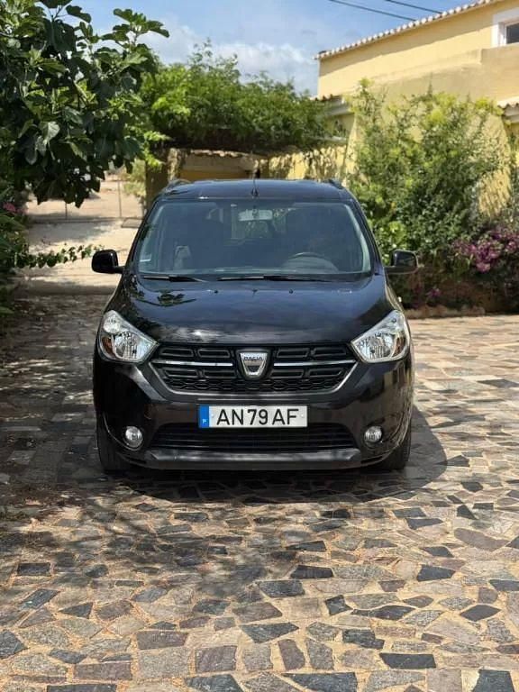 Usado Dacia Lodgy 115 HP (84 kW) 2021 Preto Monovolume