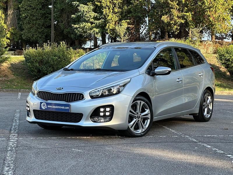 Cinza Usado 2017 Kia Ceed GT GT-Line Carrinha | € 14.790 (Caro) - Imagem 1/4