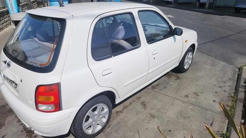 Usado Nissan Micra 57 HP (41 kW) 2000 Branco Citadino