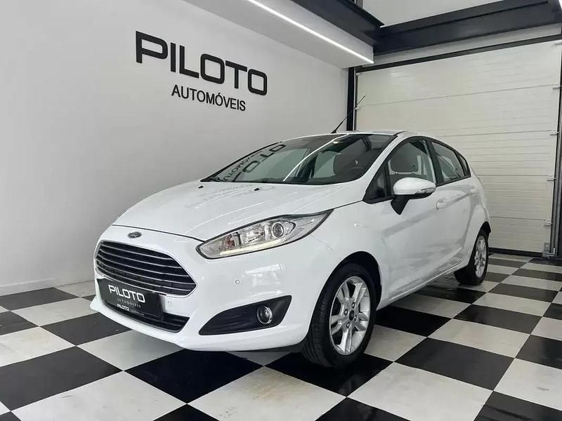 Branco Usado 2015 Ford Fiesta Trend Citadino | € 9.990 (Preço elevado) - Imagem 1/4