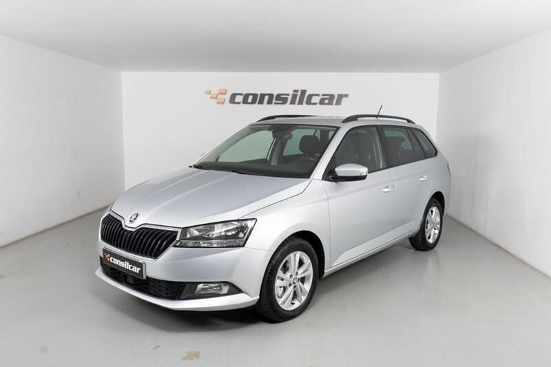 Cinza prata Usado 2022 Skoda Fabia Style Carrinha | € 16.980 (Preço justo) - Imagem 1/4