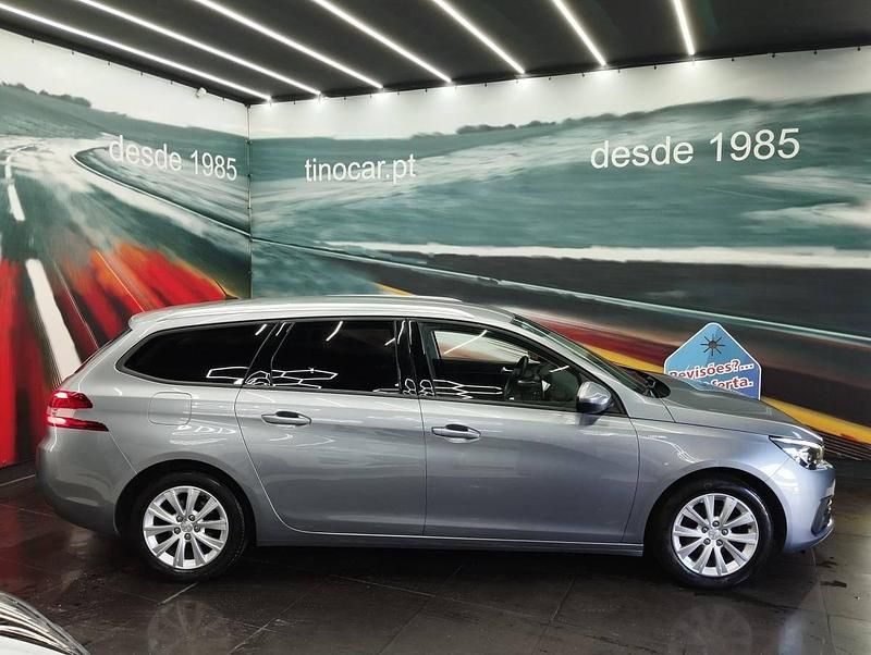 Usado Peugeot 308 SW Style 102 HP (75 kW) 2020 Cinzento Carrinha
