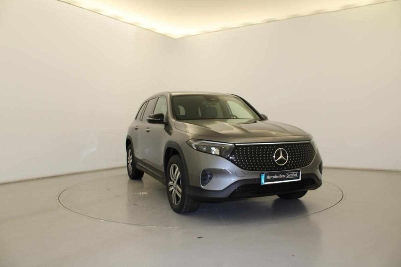 Cinzento Usado 2024 Mercedes EQB300 SUV | € 56.990 - Imagem 1/4