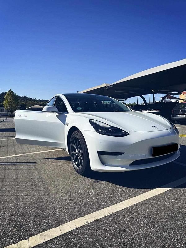 Branco Usado 2020 Tesla Model 3 Standard Range Plus Sedan | € 20.790 (Bom preço) - Imagem 1/4