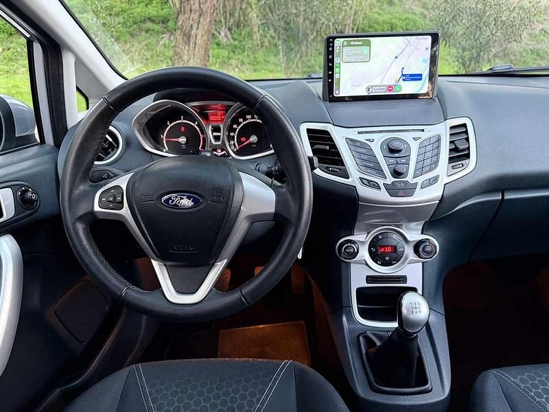 Usado Ford Fiesta 69 HP (50 kW) 2011 Cinzento Carrinha