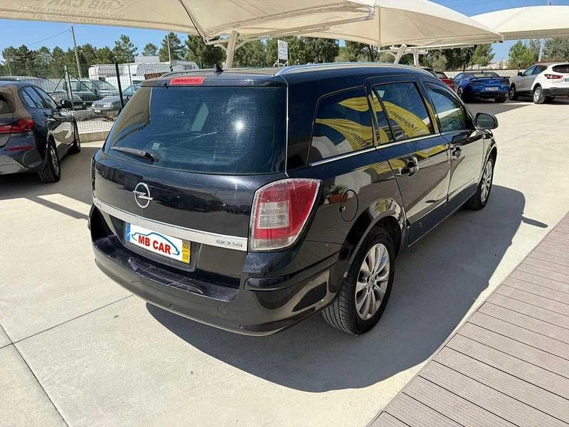 Usado Opel Astra 110 HP (80 kW) 2009 Preto