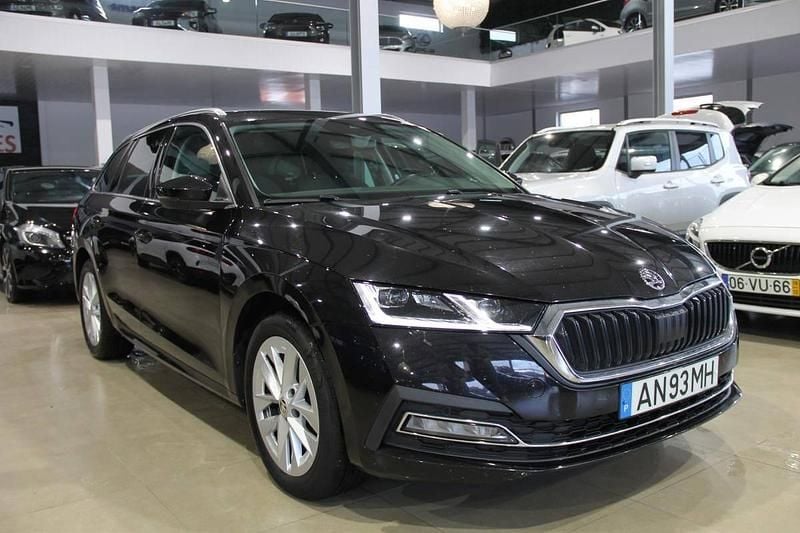 Usado Skoda Octavia 116 HP (85 kW) 2022 Preto Carrinha