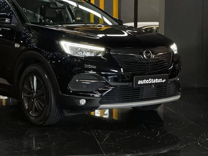 Usado Opel Grandland X Design & Tech 130 HP (95 kW) 2021 Preto SUV