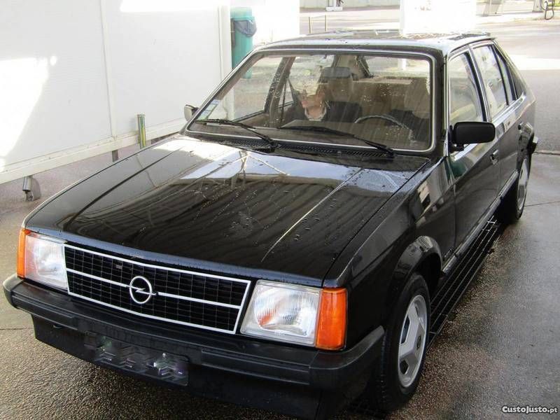 Vendido Opel Kadett Berlina 1 3 S Carros Usados Para Venda