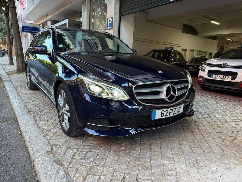 Azul Usado 2015 Mercedes E300 Avantgarde Carrinha | € 17.500 (Bom preço) - Imagem 1/4