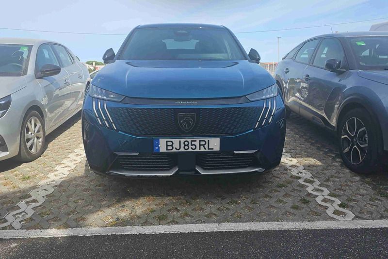Azul Usado 2024 Peugeot e-3008 GT SUV | € 42.400 (Super Preço) - Imagem 1/4
