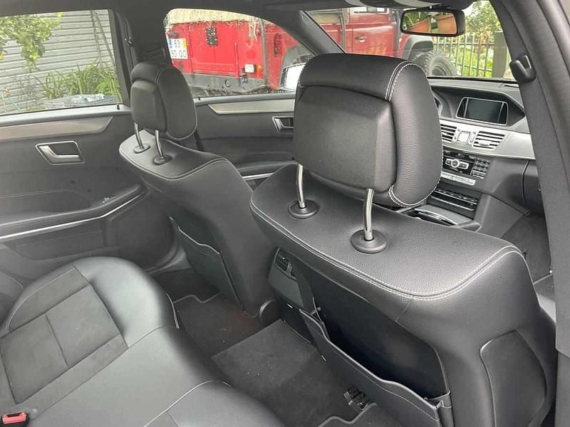Usado Mercedes E250 204 HP (150 kW) 2013 Preto Sedan