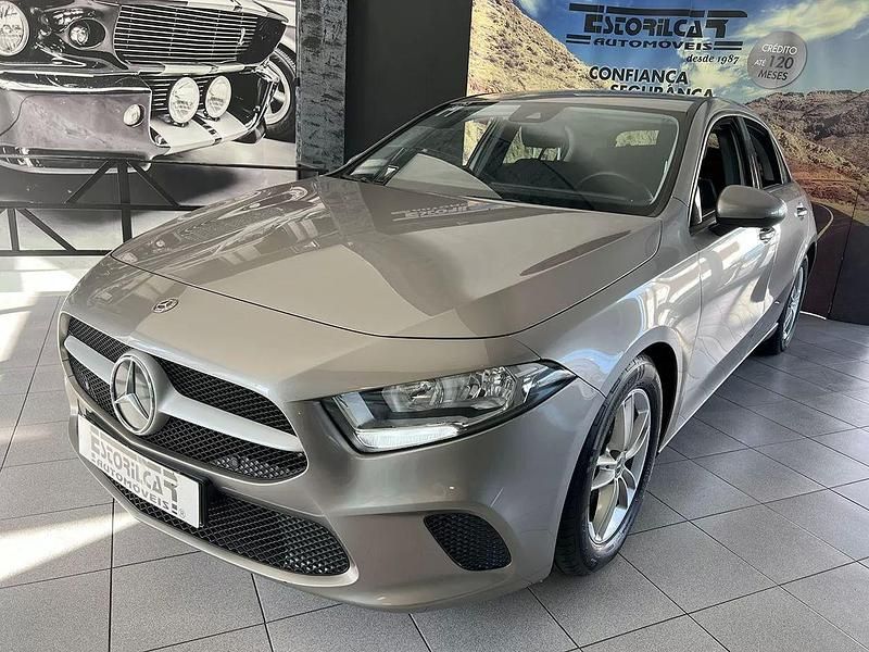 Cinza Usado 2020 Mercedes A160 Style Citadino | € 21.600 (Bom preço) - Imagem 1/4