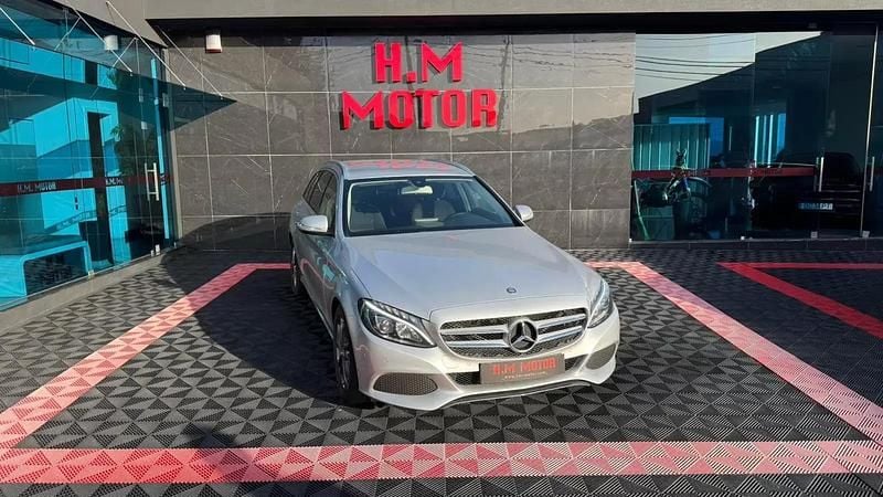 Usado Mercedes C200 Avantgarde 136 HP (100 kW) 2015 Cinza prata Carrinha