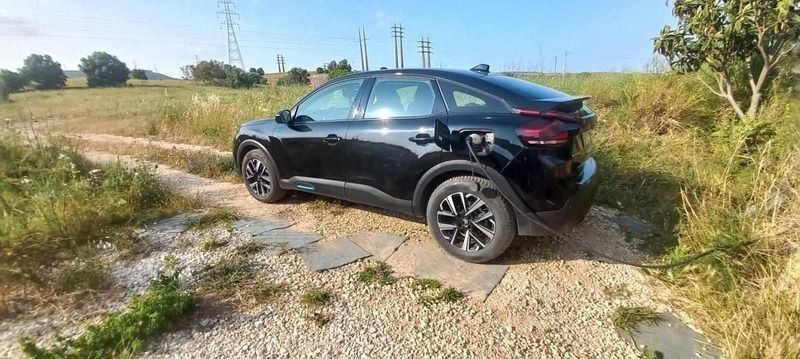 Preto Usado 2023 Citroën e-C4 | € 20.000 - Imagem 1/4