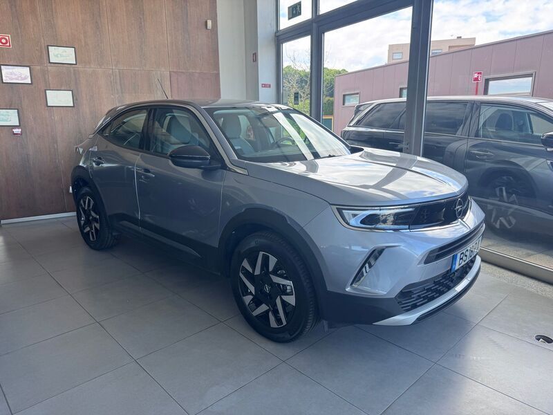 Cinza Usado 2023 Opel Mokka-e Edition SUV | € 20.980 (Preço justo) - Imagem 1/4