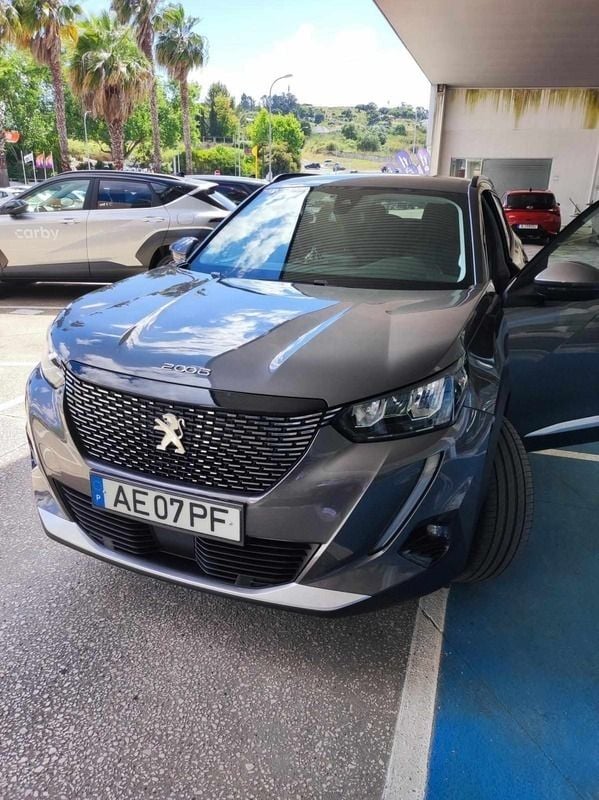 Cinzento Usado 2020 Peugeot 2008 SUV | € 16.500 (Bom preço) - Imagem 1/4