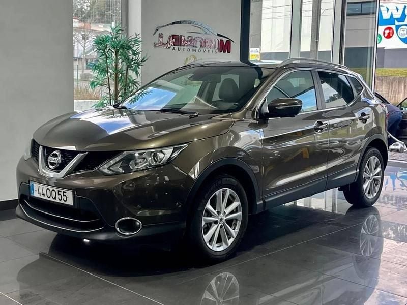 Usado Nissan Qashqai Premium Edition 109 HP (80 kW) 2014 Castanho SUV