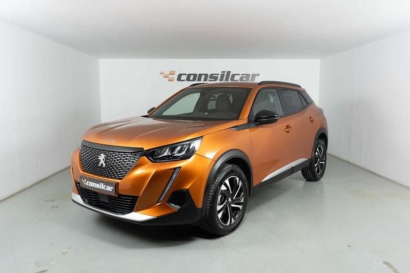 Usado Peugeot 2008 Allure 102 HP (75 kW) 2023 Laranja SUV