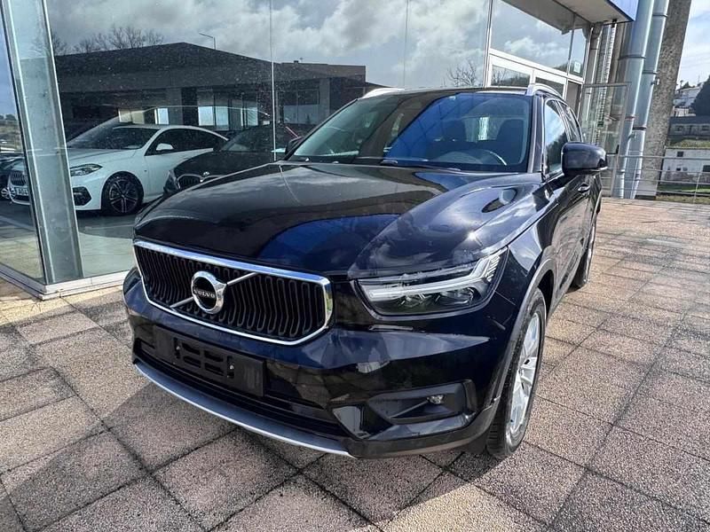 Usado Volvo XC40 Momentum 163 HP (119 kW) 2020 Preto SUV