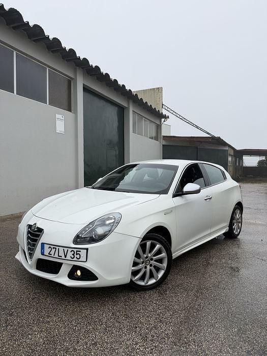 Usado Alfa Romeo Giulietta 105 HP (77 kW) 2011 Citadino