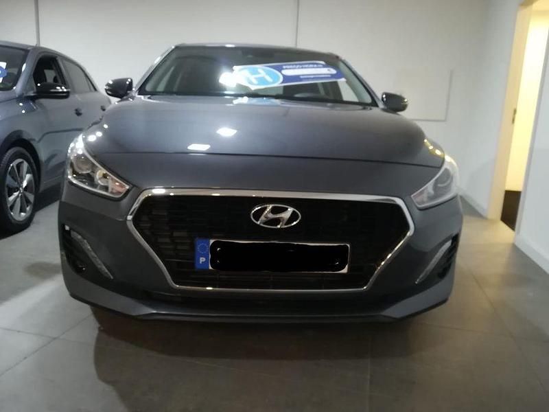Usado Hyundai i30 120 HP (88 kW) 2019 Sedan