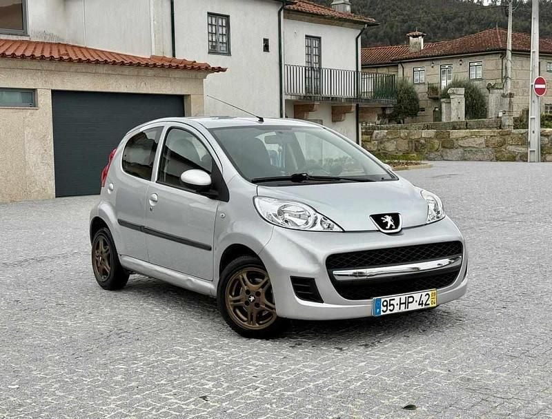 Cinzento Usado 2009 Peugeot 107 Citadino | € 4.000 (Preço justo) - Imagem 1/4