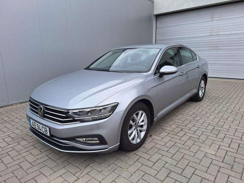Cinzento Usado 2020 VW Passat | € 18.000 (Preço justo) - Imagem 1/4