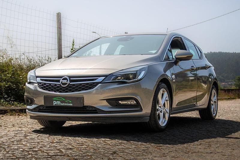 Cinza Usado 2017 Opel Astra Cosmo | € 12.950 (Preço justo) - Imagem 1/4