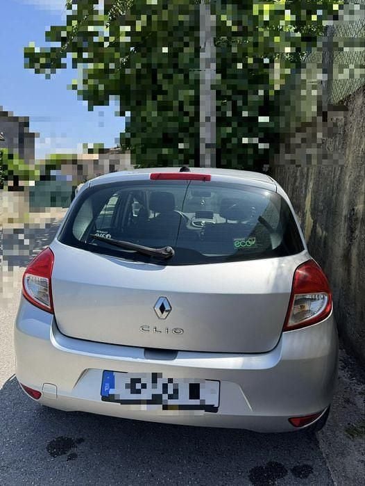 Usado 2011 Renault Clio II Dynamique Sedan | € 6.000 (Preço justo) - Imagem 1/4