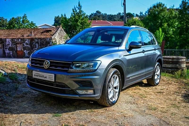 Cinza Usado 2017 VW Tiguan Highline SUV | € 14.900 - Imagem 1/4