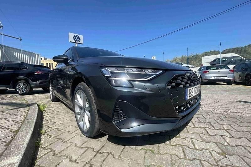 Cinzento Usado 2025 Audi A3 Advanced Carrinha | € 38.990 - Imagem 1/4