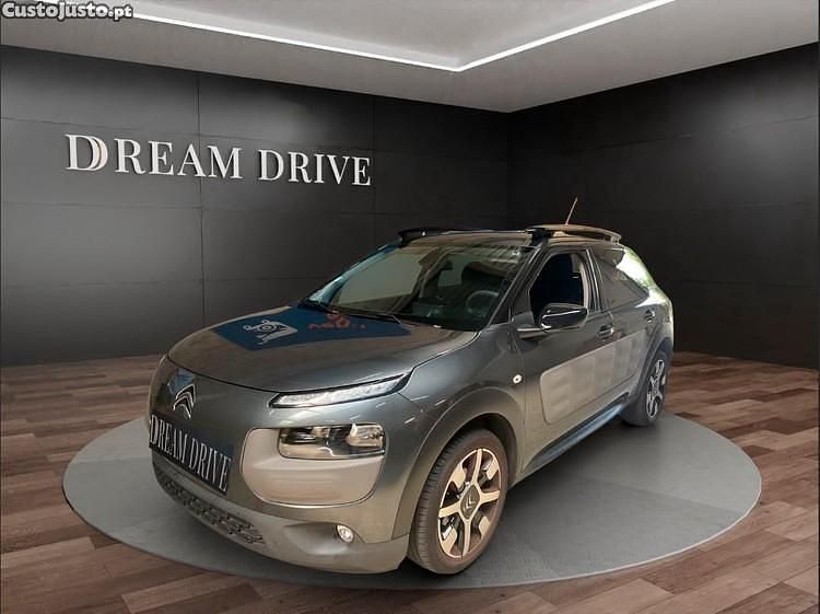 Cinza Usado 2015 Citroën C4 Cactus PureTech Citadino | € 9.999 (Preço justo) - Imagem 1/1