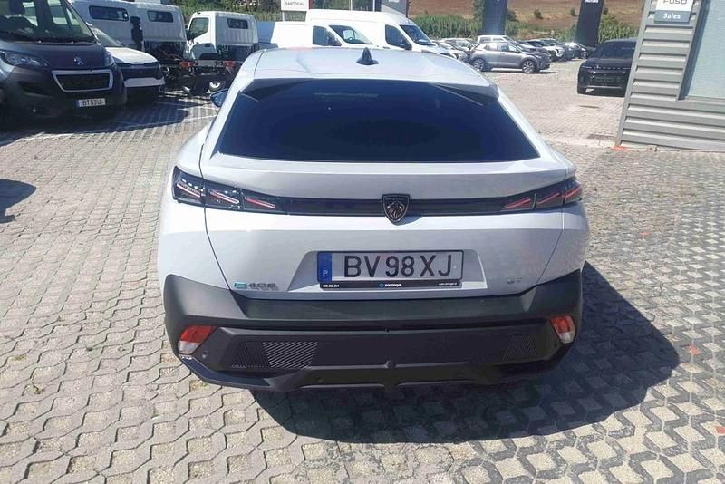 Usado Peugeot e-408 GT 156 kW (213 HP) 2025 Branco SUV