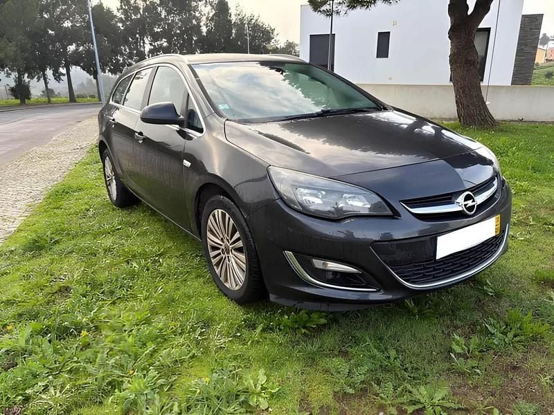 Usado Opel Astra Cosmo 165 HP (121 kW) 2013 Preto Carrinha