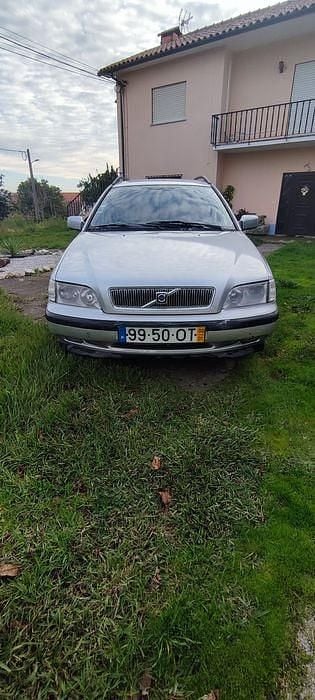 Usado 2000 Volvo V40 Sedan | € 1.500 - Imagem 1/4